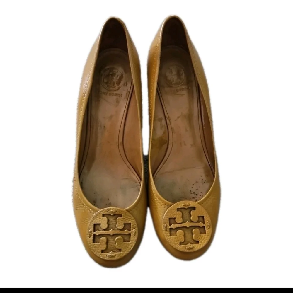 Tory Burch Women's Tan Leather Sally Closed Toe Wedge Stylish Pumps 10.5
